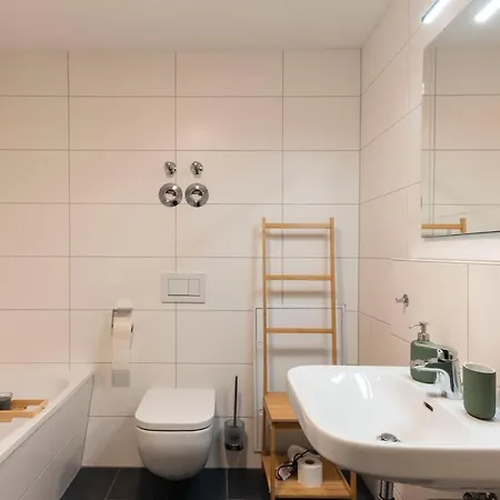 Апартаменты Privates Ruhiges Haus Im Herzen Der Neustadt *